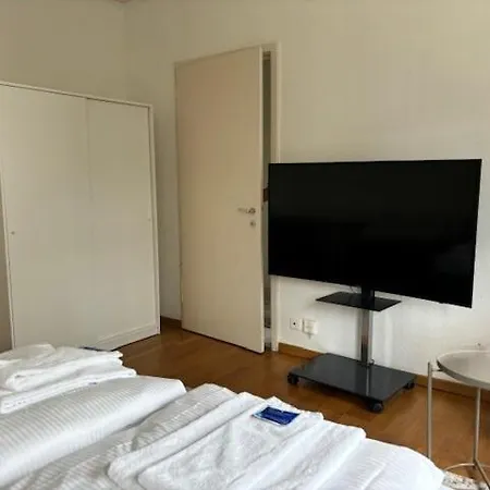 Centrally Located Nearby - Cross 8