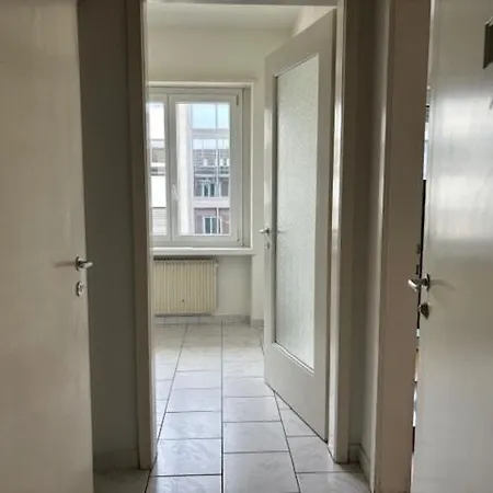 Centrally Located Nearby - Cross 8 *