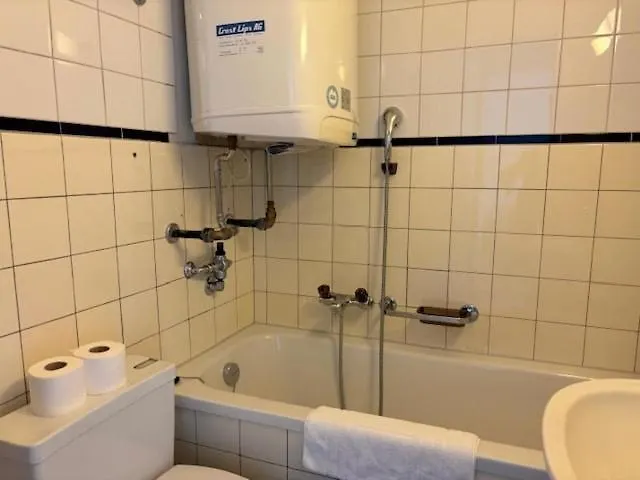 Centrally Located Nearby - Cross 8